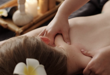 Combo Massage Cổ Vai Gáy Chuyên Sâu + Gội Đầu